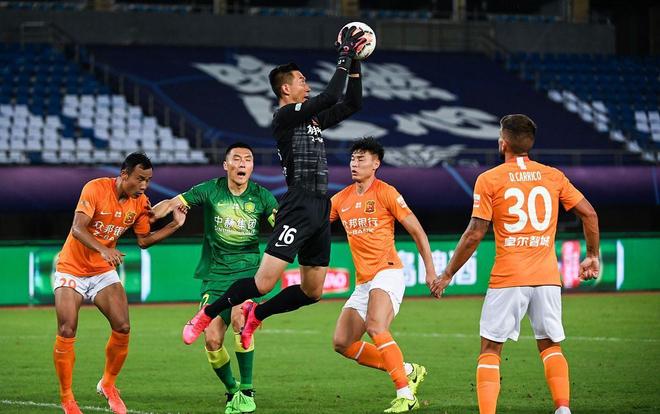 海港发文祝福奥斯卡：艰难时刻会过去，我们与功勋队长同在（海港为奥斯卡送上祝福：困难终将过去，我们与功勋队长并肩同行）