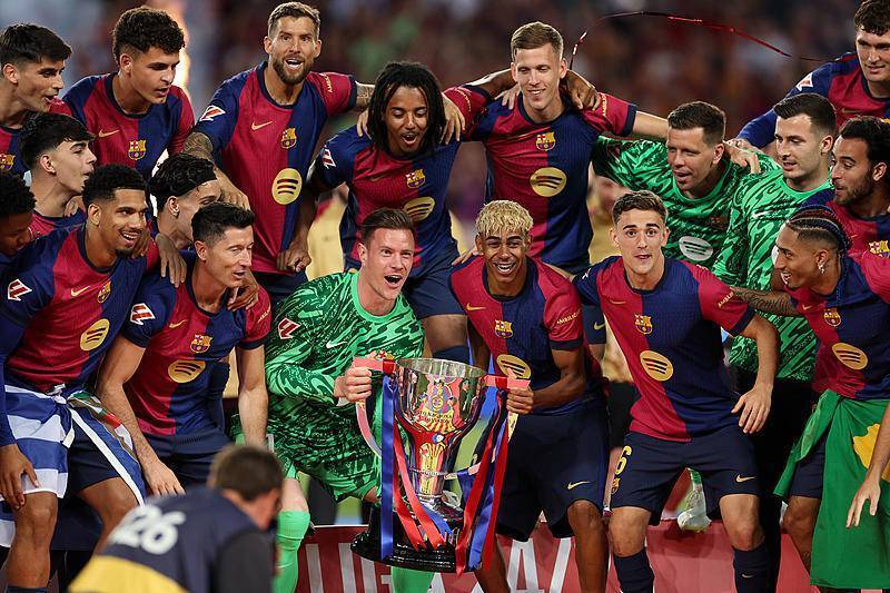 科贝记者：巴尔韦德右腿内收肌不适，明天将接受检查（巴尔韦德右腿内收肌不适，科贝记者称其明日将接受检查）