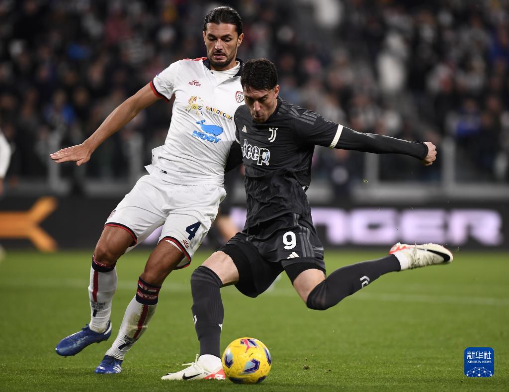 爵士逆转功臣！乐福15中8得到20分8篮板（乐福15投8中砍20分8篮板，助爵士完成逆转）