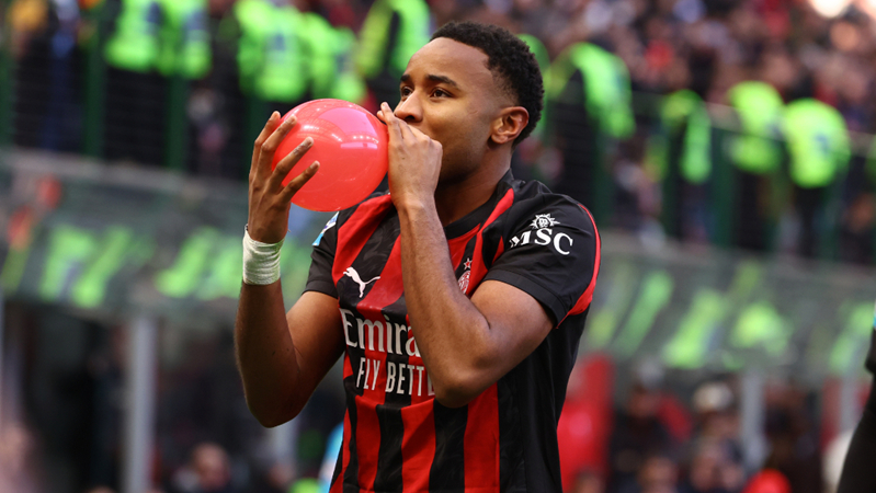 罗哥对梅西的评价可能有一些针对性，但点评曼联就是纯粹客观（罗哥评梅西或带主观色彩，评曼联则完全客观）