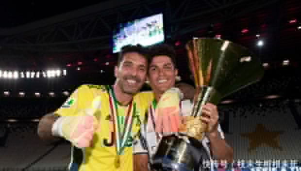 TA：孔帕尼相较图赫尔谦逊很多，不会对高层、球员评头论足（TA：孔帕尼较图赫尔更谦逊，不会对高层和球员指指点点）