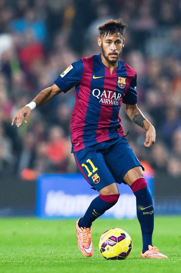 NBA湖人主场大胜快船（湖人在主场大比分击败快船）