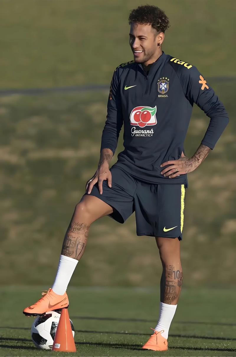 与4结缘，多特5轮欧冠联赛有4轮打入4球，剩下1轮被曼城进4球（多特欧冠五战尽染“4”色：四场各入4球，唯一一场被曼城灌4球）