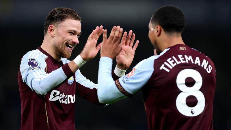 青岛记者：邵佳一大哥式的执教风格很适合当下中国足球的环境（青岛记者：邵佳一“大哥”式执教契合当前中国足坛环境）