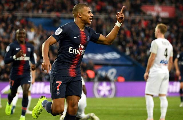 德国俱乐部上座人数排名：多特81365人居首，拜仁75000人次席（德国俱乐部观赛人数排行：多特81365人领跑，拜仁75000人位列第二）